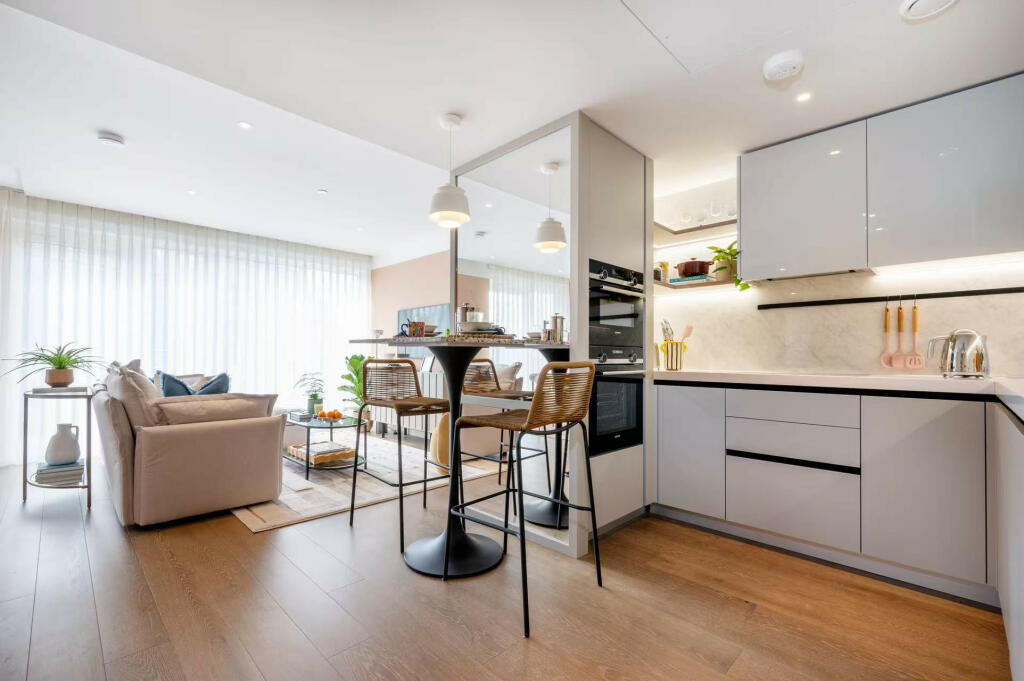 Westmont Apartments · No. 156, White City · W12